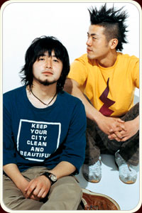 左：岩崎慧、右：泉健太郎
