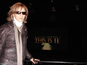 YOSHIKI、映画『マイケル・ジャクソン THIS IS IT』に号泣 | BARKS