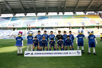 Junsu率いる韓国芸能人サッカーチーム Fc Men 芸人チームと初試合 Barks