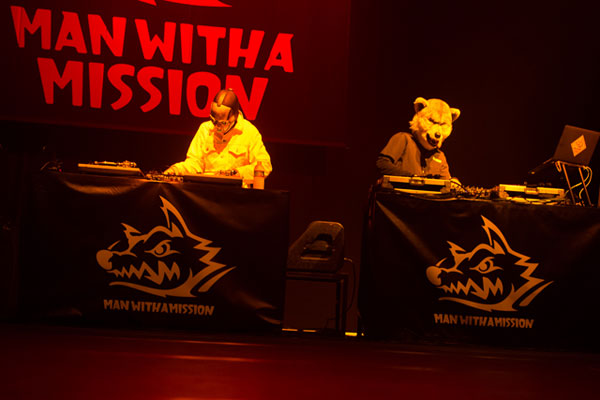 man with a mission DJ スリップマット | ceospoftalmologia.com