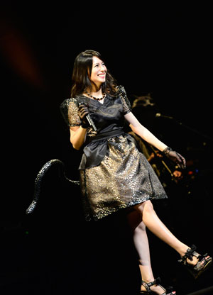 柴咲コウ、ステージ演出満載“猫幸音楽会”ツアー公演を映像化 | BARKS