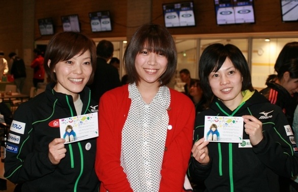 山崎あおい カーリング女子日本代表チームとソチ五輪後初対面 Barks