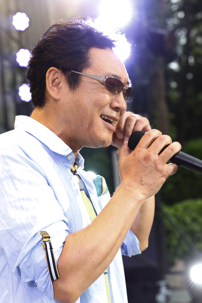 ソロデビュー30周年を迎えた杉山清貴が東京 日比谷野音で23曲を熱唱 Barks