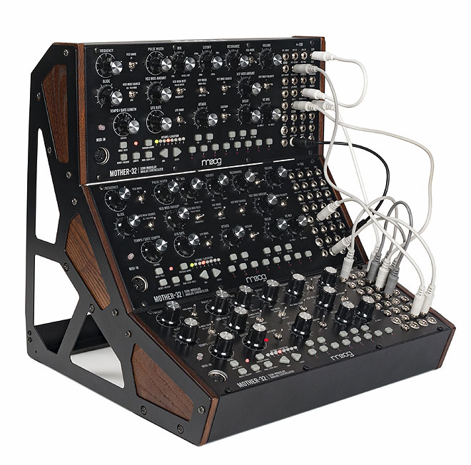 Moogのセミ・モジュラー・シンセ「Mother-32」をカッコ良く使いこなす