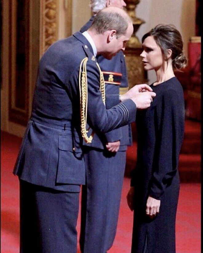 ヴィクトリア・ベッカム、大英帝国勲章を受章
