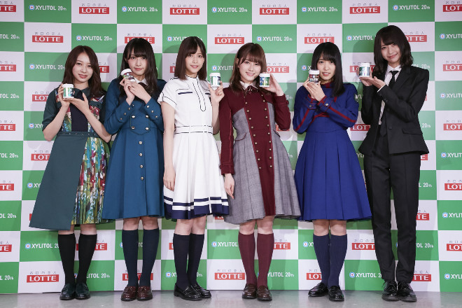 欅坂46 歴代シングル衣装で Uniform Museum 開幕をお祝い Barks