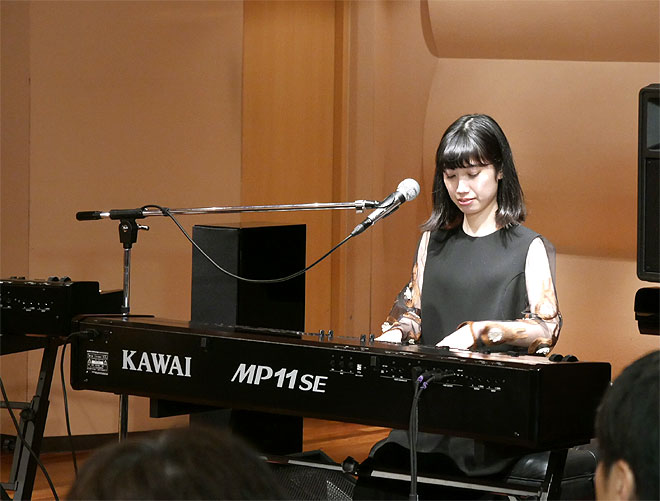 カワイ、88鍵それぞれを調節できるステージピアノなどの新製品発表会に、ちゃんMARIが登場