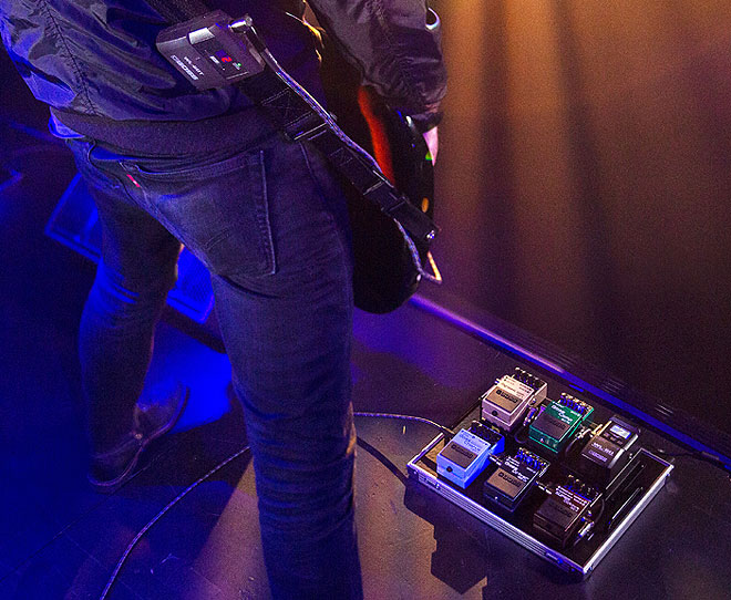 BOSSからステージで快適に演奏できる小型ギター用ワイヤレス・システム「WL-60」、ペダル型レシーバーは大型LCDを搭載 | BARKS
