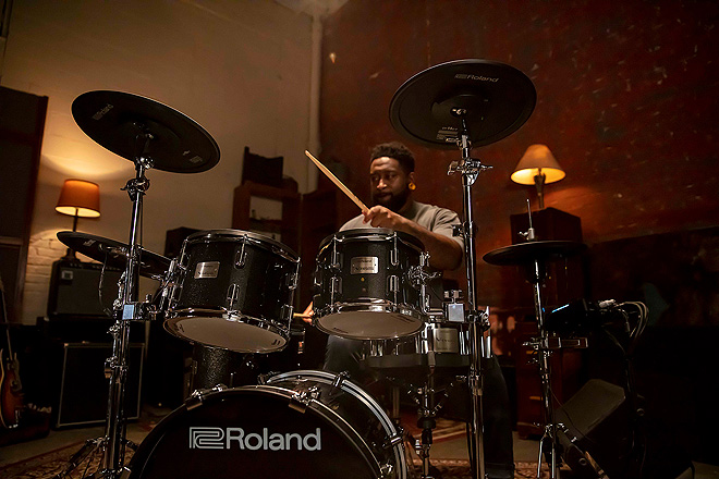ローランド、ステージで映える存在感のあるデザインの電子ドラム新シリーズ「V-Drums Acoustic Design」 | BARKS