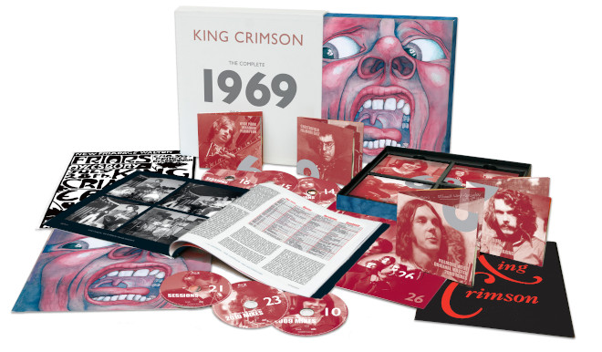 キング・クリムゾン、26枚のディスクを納めた豪華BOXと刺繍入りMA-1
