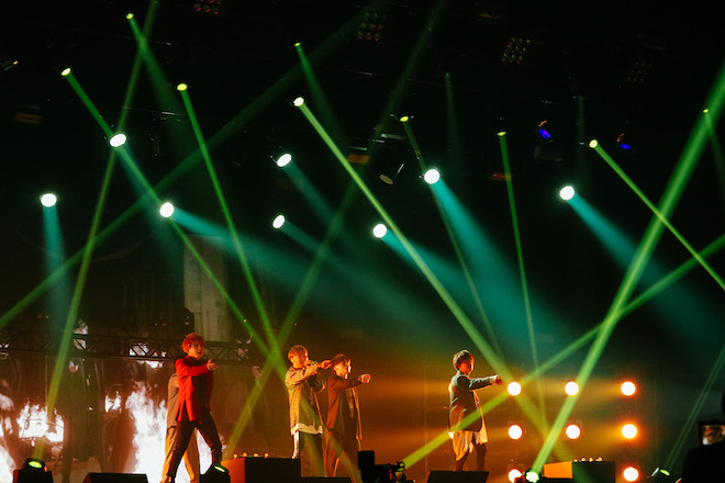 Da-iCE、年越しライブでBLUE ENCOUNTと共同制作した新曲発表 | BARKS