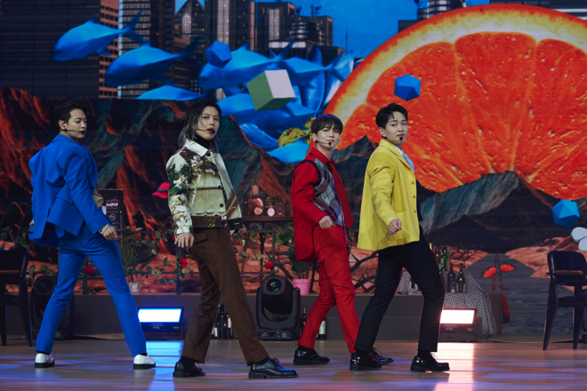SHINee、日本デビュー10周年イベントでサプライズに涙。新曲も初披露 
