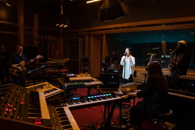 ライブレポート 宇多田ヒカル Live Sessions From Air Studios で 初めて共有できた気がする Barks