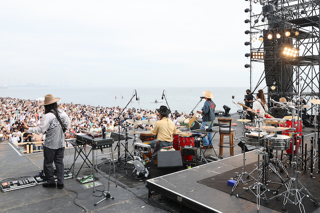 平井 大、3年ぶりのビーチフェス開催「やっぱりビーチでみんなと音楽を楽しむこの感覚」 | BARKS