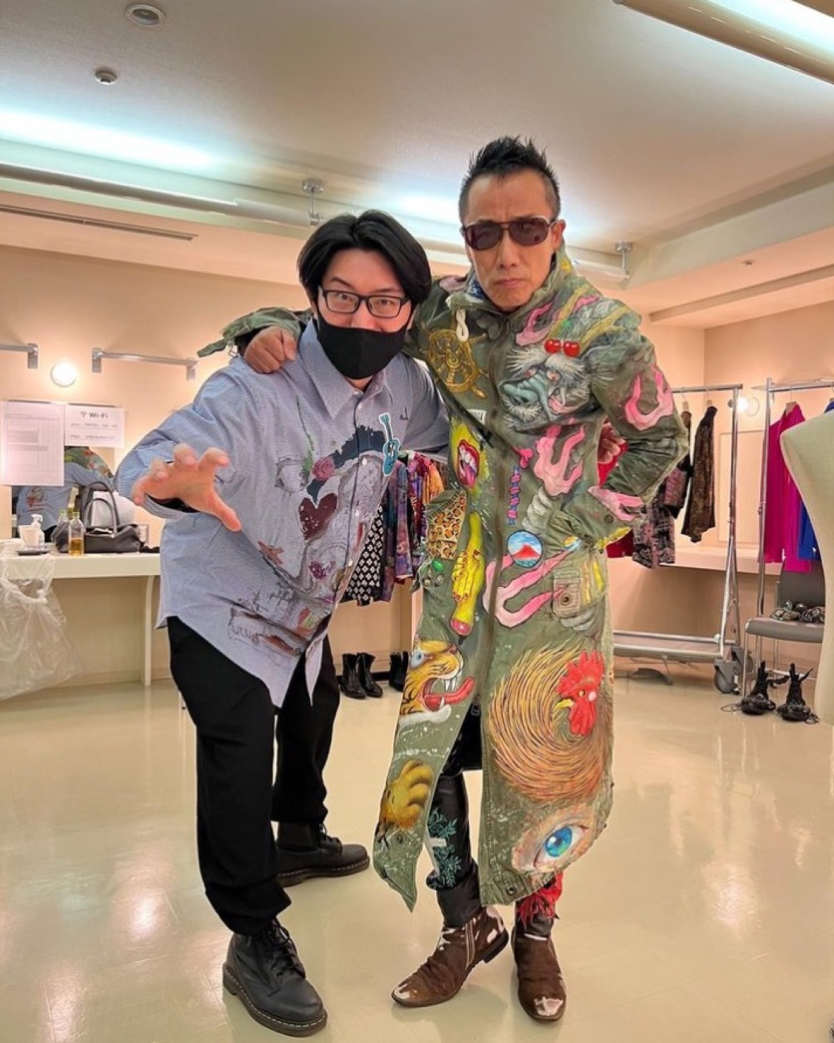 長渕剛、全国50ヶ所で衣装展・パネル展を開催。笹田靖人による「手描き 