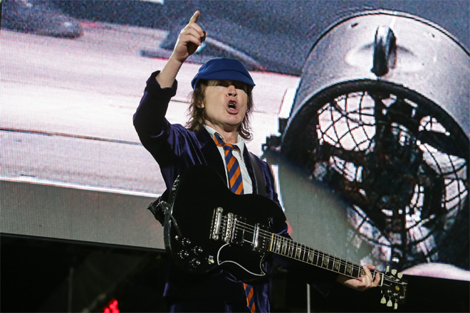 AC/DC、7年ぶりのライヴを祝い“ハイ・ヴォルテージ・バー”を期間限定オープン | BARKS