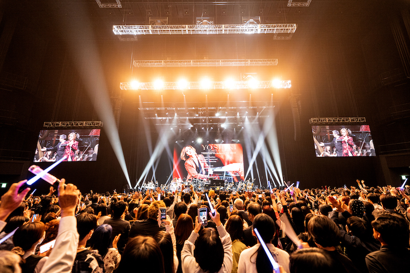 YOSHIKI、クラシカルワールドツアー日本公演ファイナル。ドラムプレイも披露「これからもみんなの心の支えになるような芸術を作っていければ」 |  BARKS