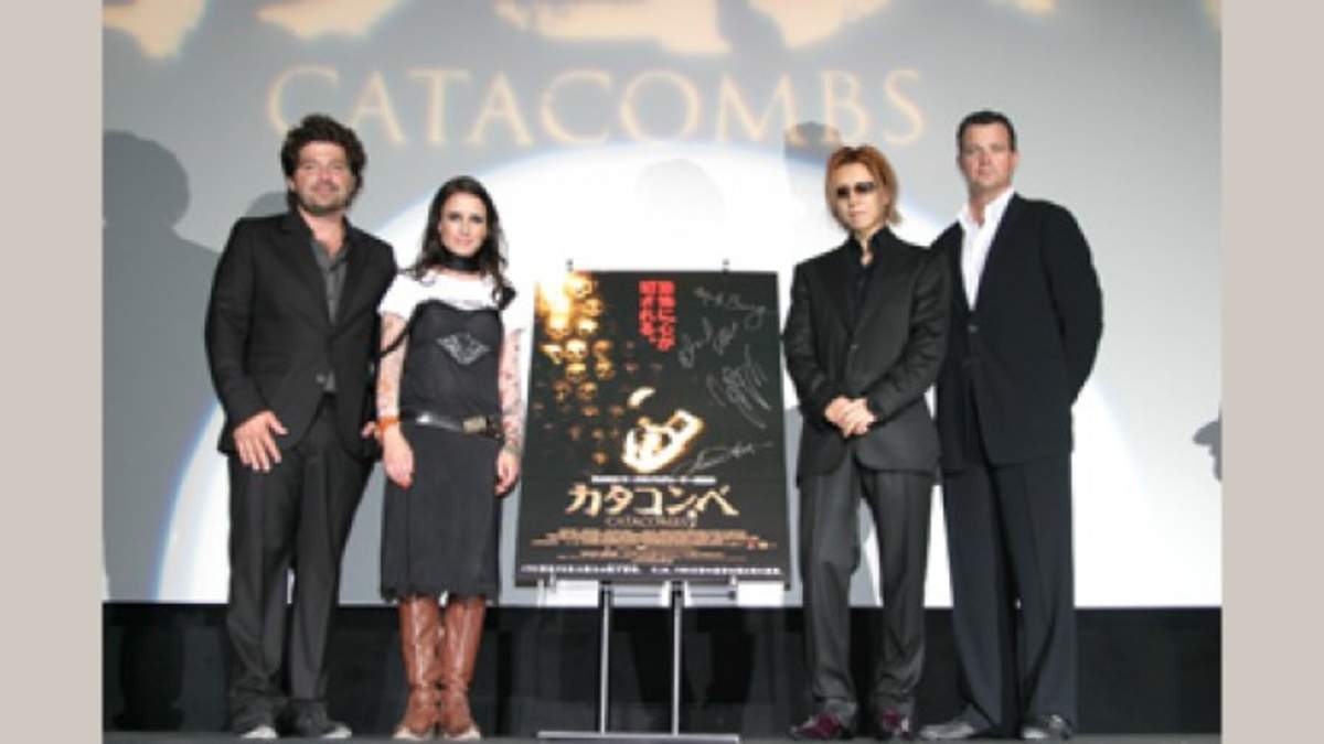 映画 カタコンベ レッド カーペットにyoshiki登場 Barks