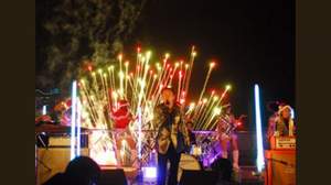 桑田佳祐、FNS歌謡祭で新曲「ダーリン」を熱唱