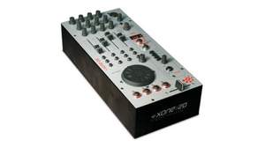 DJのためのオーディオインターフェース／MIDIコントローラー Xone:2D