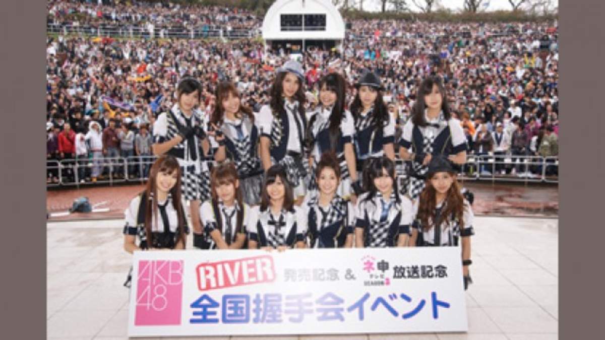 AKB48、握手会にファン8,000人が集結 | BARKS