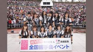 AKB48、握手会にファン8,000人が集結