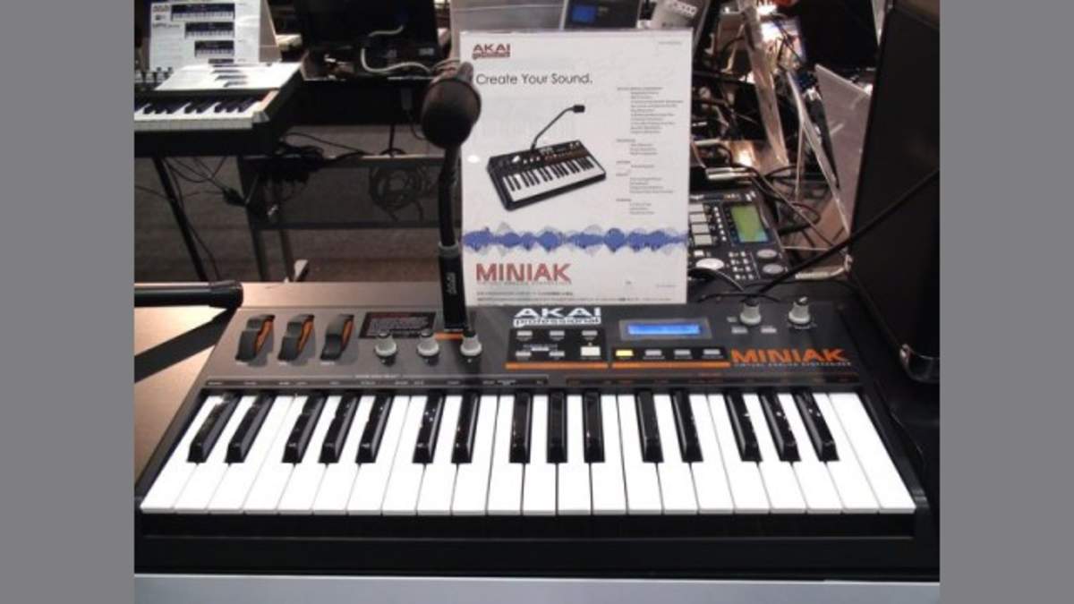 2009楽器フェア速報]AKAI Professional、ALESISと共同開発のMINIAKを