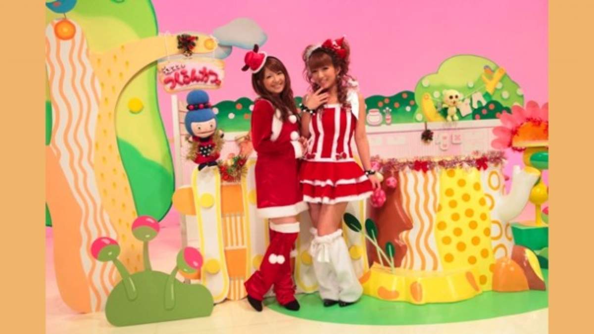 矢口真里、辻希美の冠番組がBeeTVで配信。サンタコスも披露 | BARKS