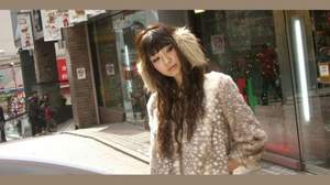 人気モデル、出岡美咲がレゲエ・コンピのCDジャケットに初登場