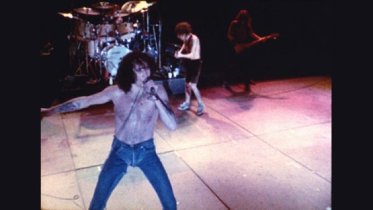 AC/DC、ボン・スコット・ライブ作品ついにブルーレイ＆DVD化 | BARKS