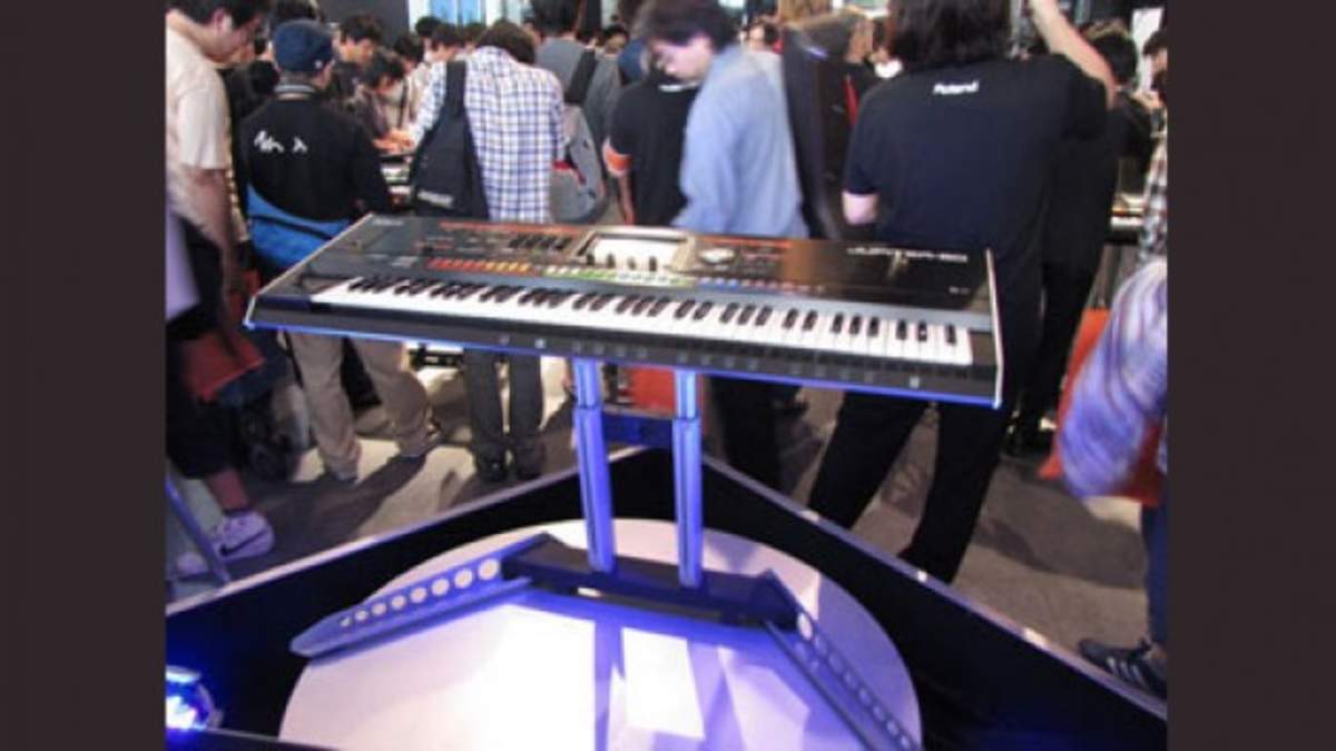 ローランドのシンセが大集合！最新モデルJUPITER-80から伝説の名