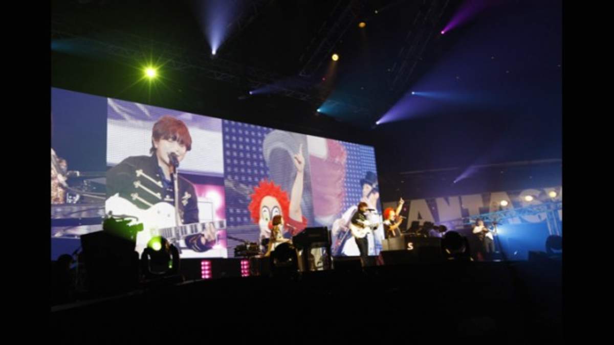 Sekai No Owari 初の日本武道館公演を大成功に終え11 23にメジャー2ndシングル スターライトパレード をリリース Barks