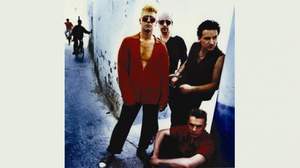U2のボノ、街中で歌って警察から追い払われる