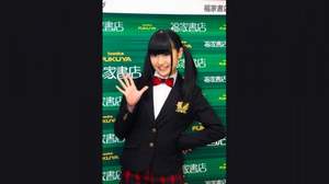 SUPER☆GiRLS・前島亜美が初ソロ写真集、「カニやヤドカリに友情出演していただきました。」