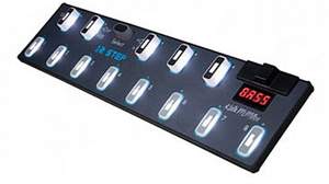 1パッドに最大5和音が設定可能、頑丈＆防水仕様の鍵盤タイプのUSB MIDIフットコントローラー「12 Step」