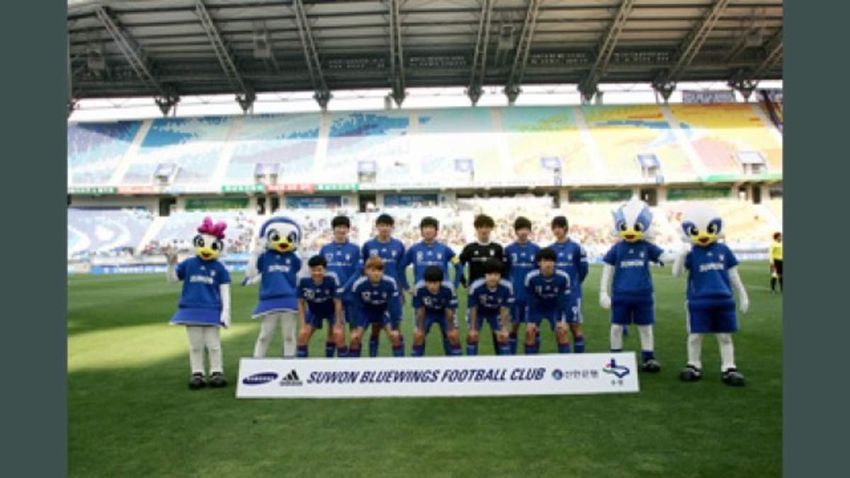 Junsu率いる韓国芸能人サッカーチーム Fc Men 芸人チームと初試合 Barks