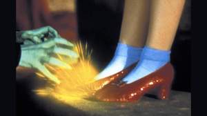 『オズの魔法使い』でドロシーが履いた靴、ひとつはレディー・ガガが所有