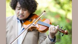 葉加瀬太郎、映画先行上映に登場しバイオリンをプレゼント