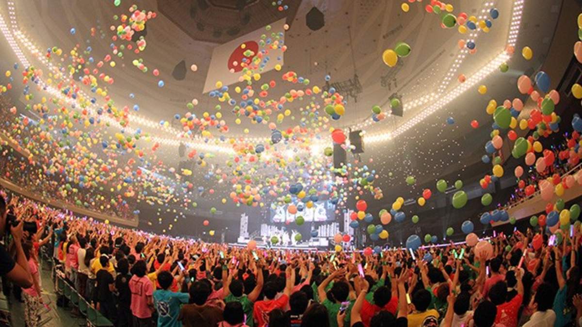 ライブレポート Ute 初の日本武道館公演 森高千里も 雨 で祝福 Barks