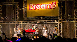 Dream5、DJ KOOと「EZ DO DANCE」