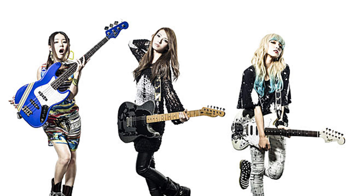 SCANDALのHARUNA、MAMI、TOMOMIのシグネイチャー・モデルがSquier by