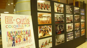 E-girlsが『COLORFUL POP』発売記念の写真パネル展