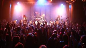 KAMIJO、パリでのソロ初ライブ大成功＆大仮面舞踏会にHIZAKI