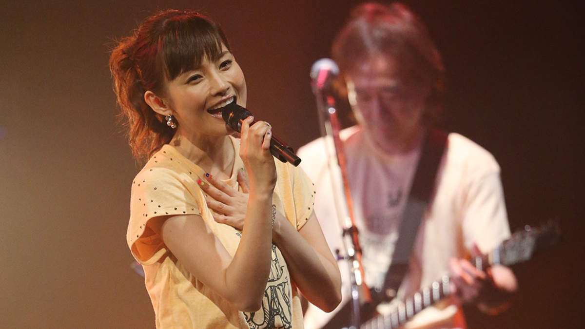 ライブレポート おけいさんも駆けつけた 安倍なつみ33歳の誕生日公演 最初のおめでとうメールは中澤裕子から Barks