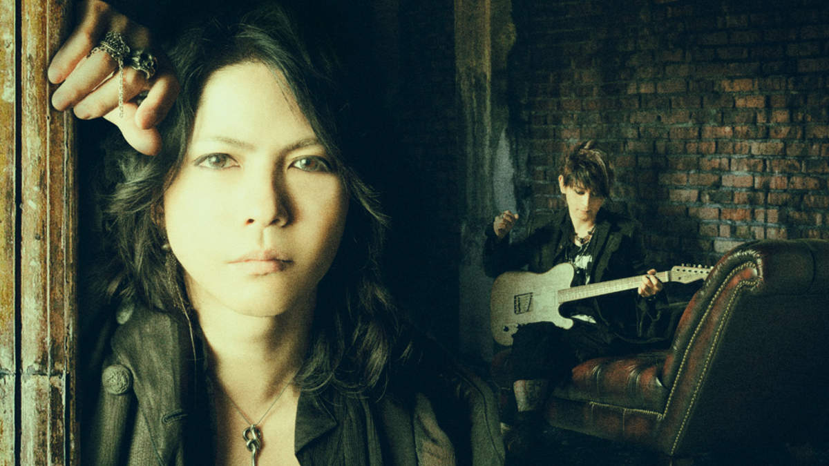 VAMPS、「VAMPIRE'S LOVE」ミュージックビデオをフル公開 | BARKS