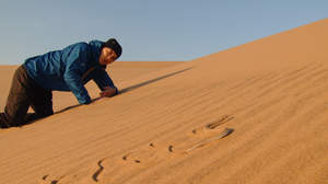 福山雅治、ナミブ砂漠に降り立つ