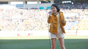 「感無量でした。」大原櫻子、全国高校サッカー決勝戦で涙の歌唱