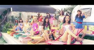 E-girls、“縄跳びダンス”の新曲MVは女の子らしさ・元気さ・可愛らしさ全開
