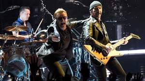 U2、26年ぶりに「オクトーバー」をプレイ