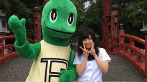 福井県の恐竜と踊る制服姿のGEM・武田舞彩が恐竜レベルに可愛い